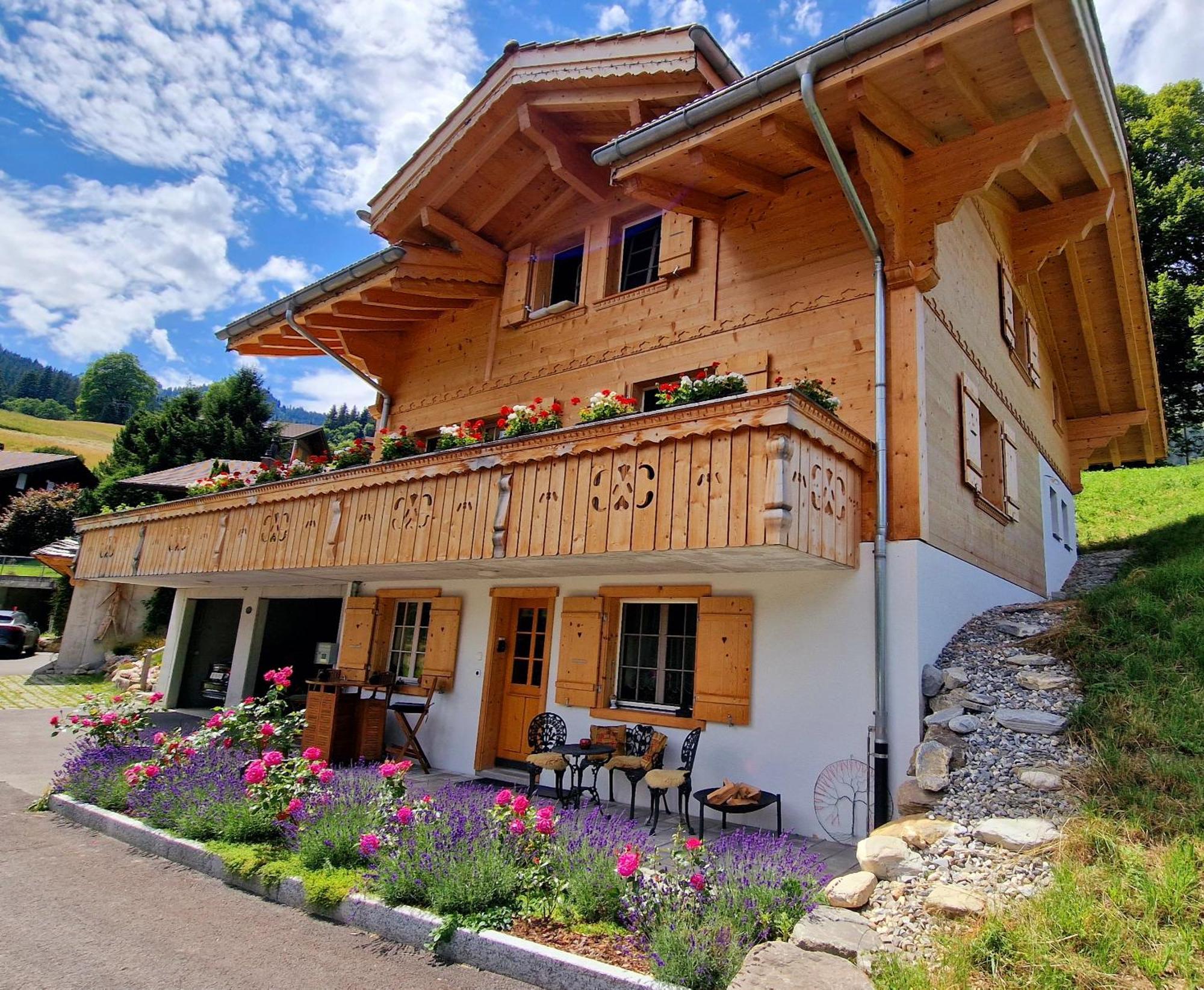 Large Deluxe Studio For 2 - Chalet Lovo Lenk Bagian luar foto